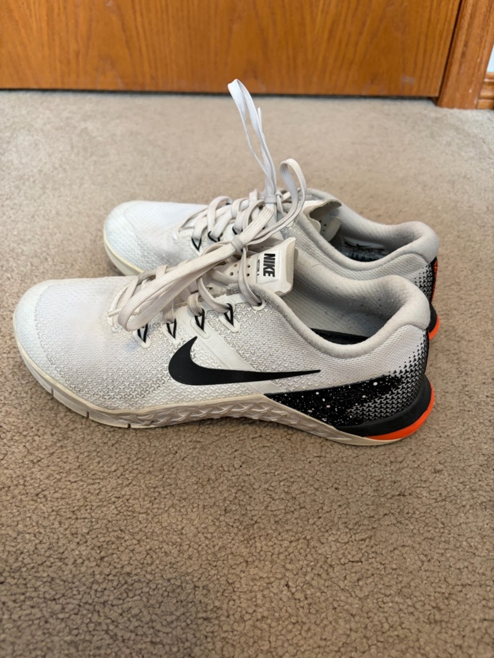 Nike Metcon 4’s size 9